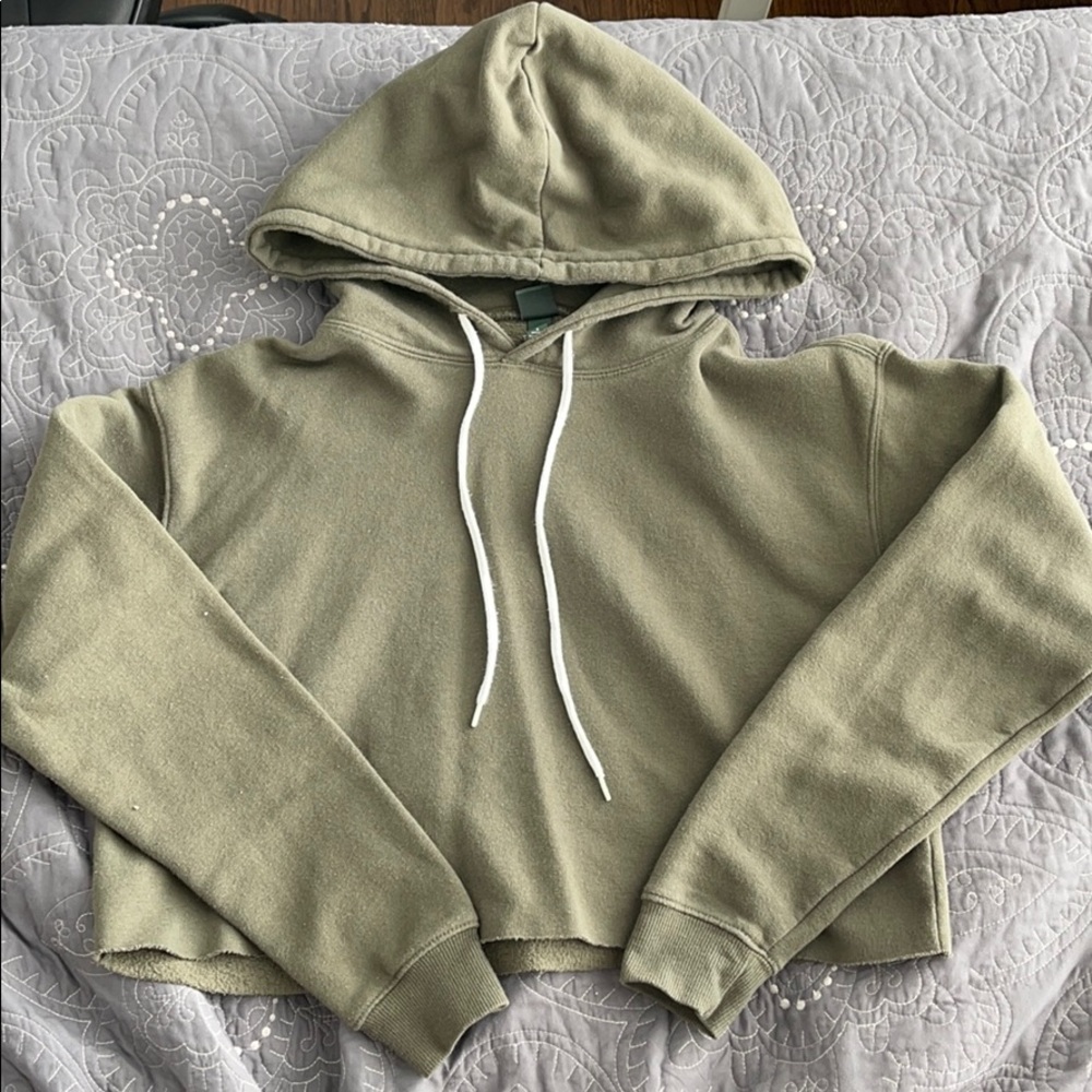 cropped sweatshirt